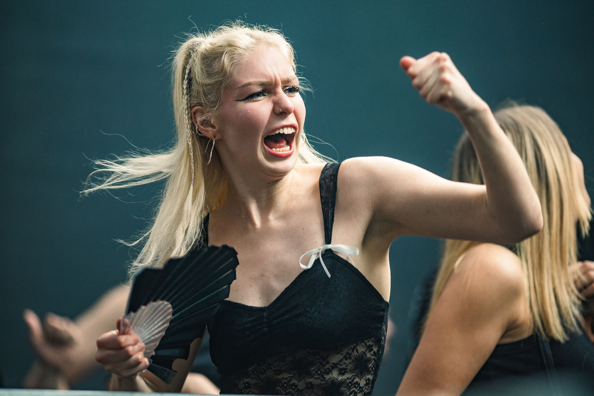 Loading... just a sec